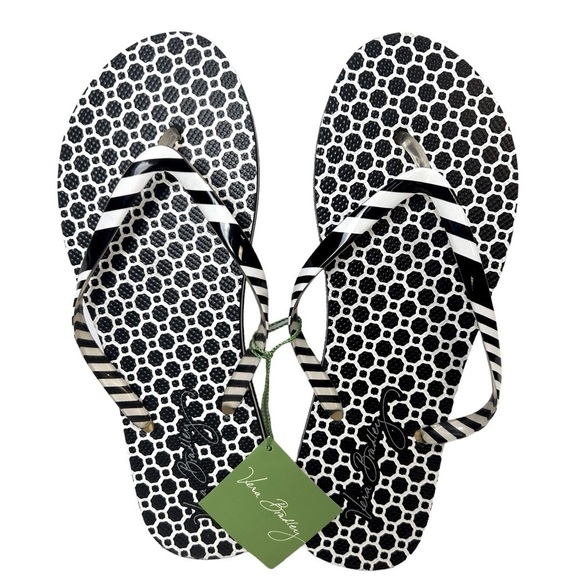 Vera Bradley Shoes - Vera Bradley Flip Flops Midnight Paisley Black/White Size-Large NWT 2/$27🌞